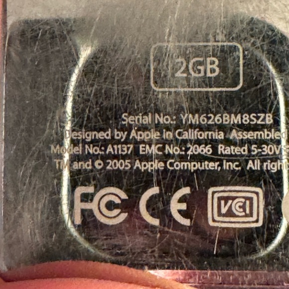 iPod Nano (1st Generation) 2GB - White - Picture 4 of 8